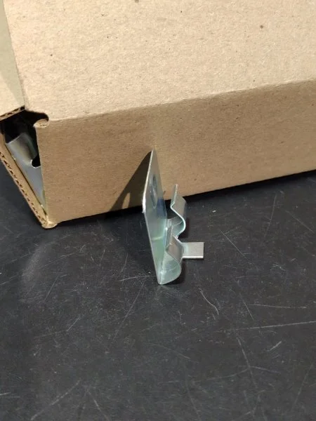 Клипсы к плинтусу MDF Bonkeel (50шт) в Красноярске