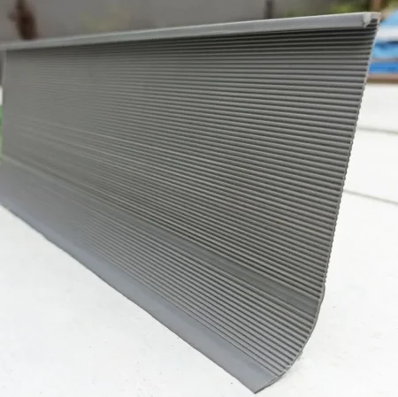 Коннелюрный односоставной плинтус Bonkeel Prof Серый (95х2700мм) в Красноярске