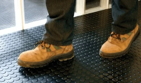 Противоскользящее резиновое покрытие Пятачки (1,0х10м) в Красноярске