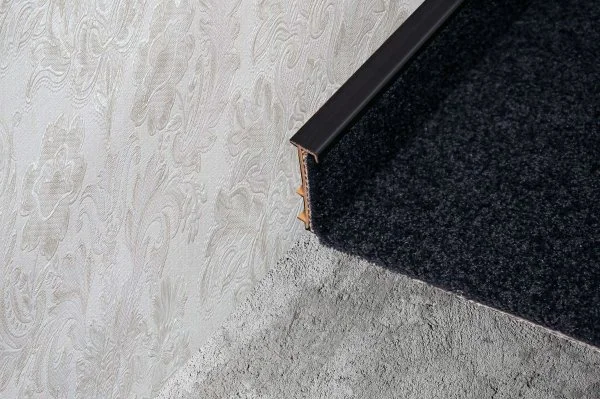 Плинтус для ковролина Korner Listwa 109 Черный 2,5м (50мм) в Красноярске